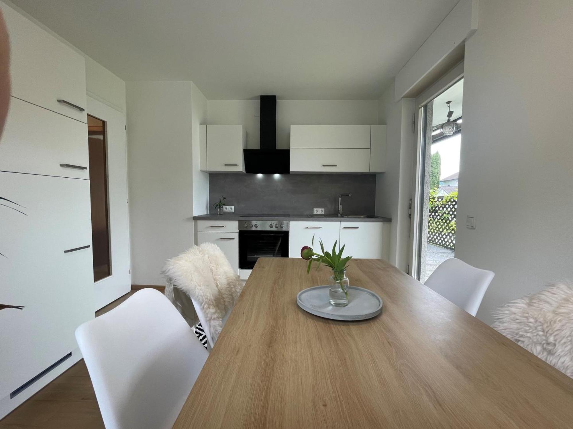 Crown Living Design Apartment - 2 Schlafzimmer - Kueche - Gratis Parkplatz - Abstellraum Fuer Fahrraeder/Ski Mader Exteriér fotografie