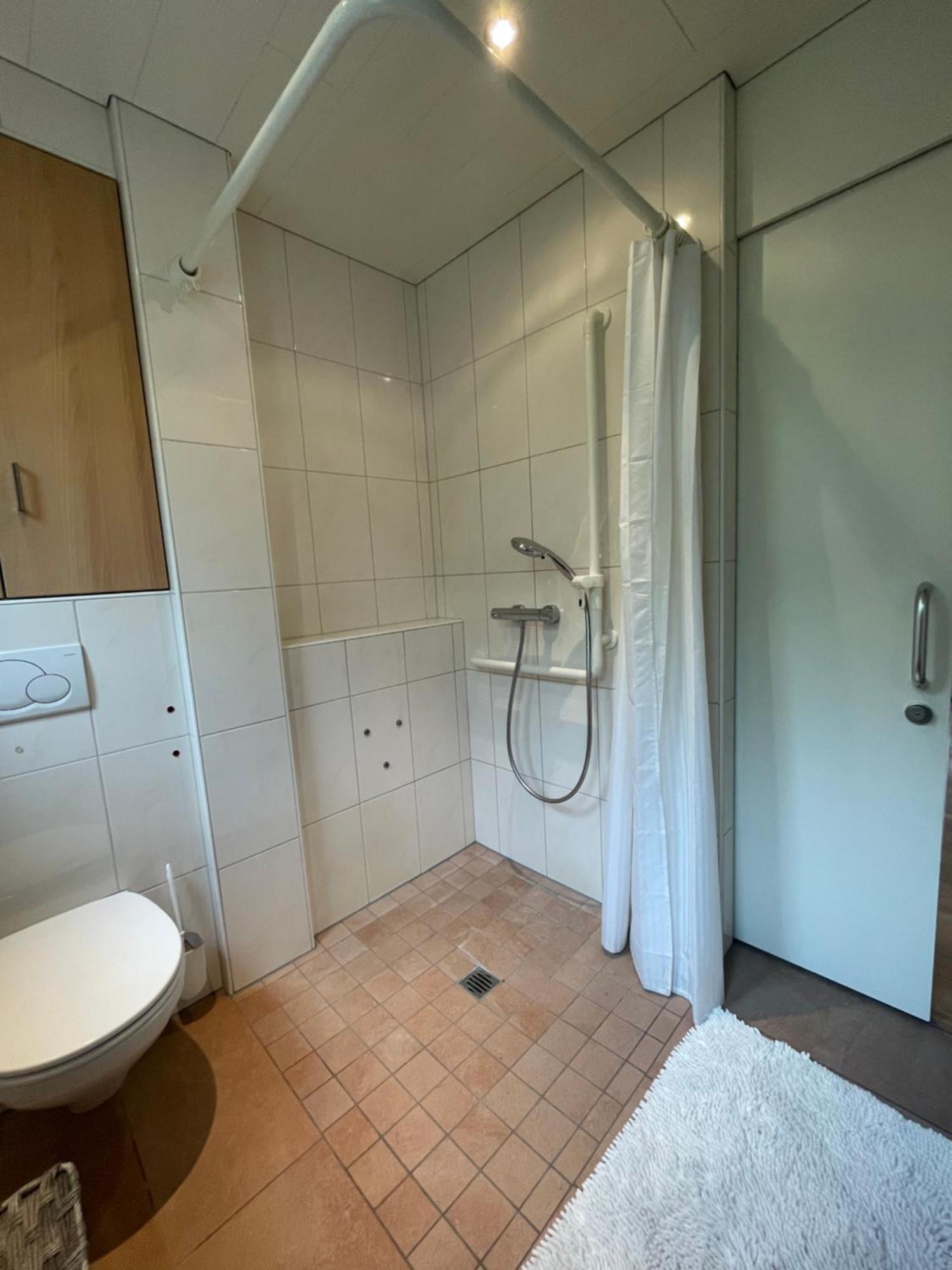 Crown Living Design Apartment - 2 Schlafzimmer - Kueche - Gratis Parkplatz - Abstellraum Fuer Fahrraeder/Ski Mader Exteriér fotografie