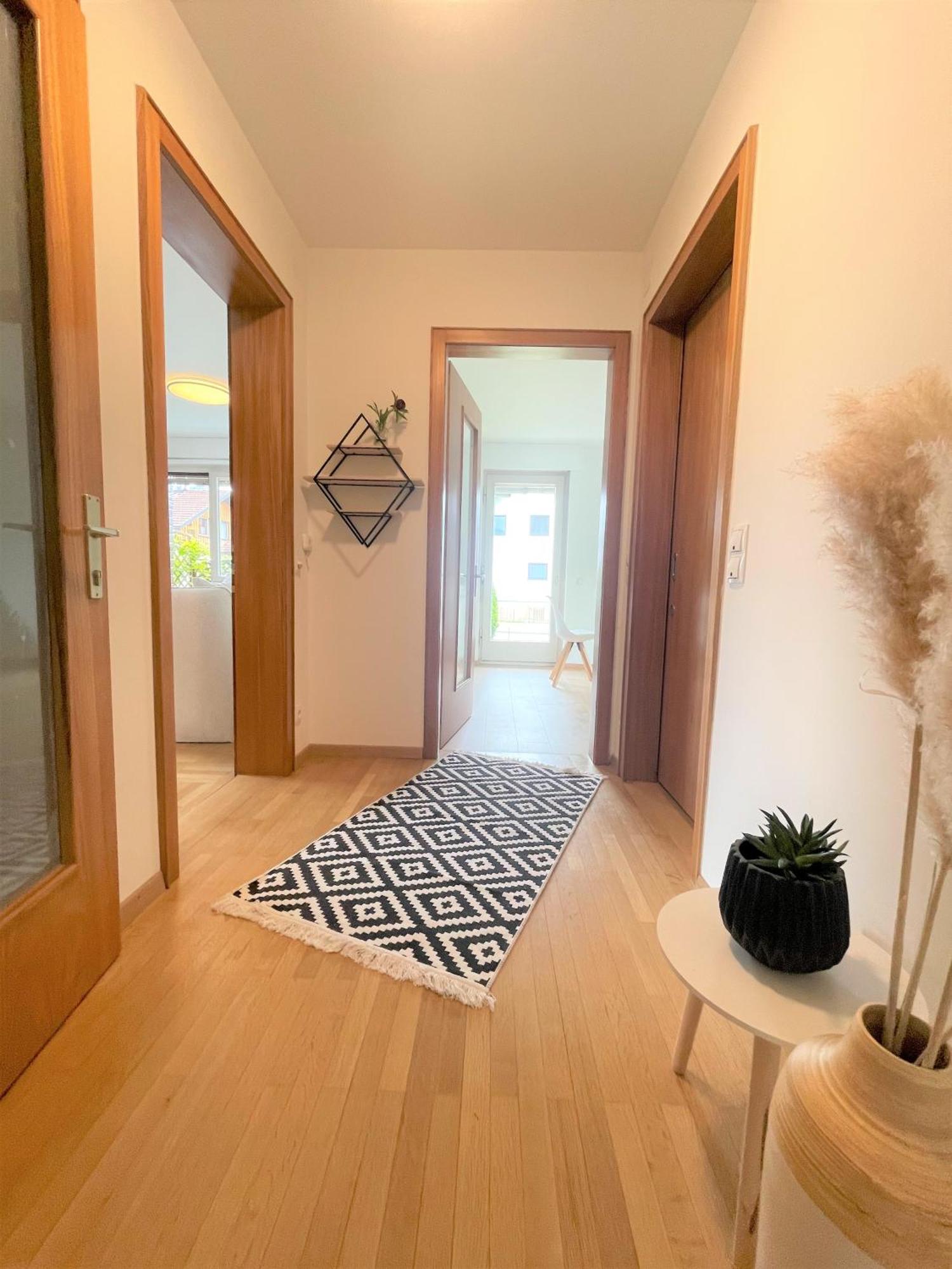 Crown Living Design Apartment - 2 Schlafzimmer - Kueche - Gratis Parkplatz - Abstellraum Fuer Fahrraeder/Ski Mader Exteriér fotografie
