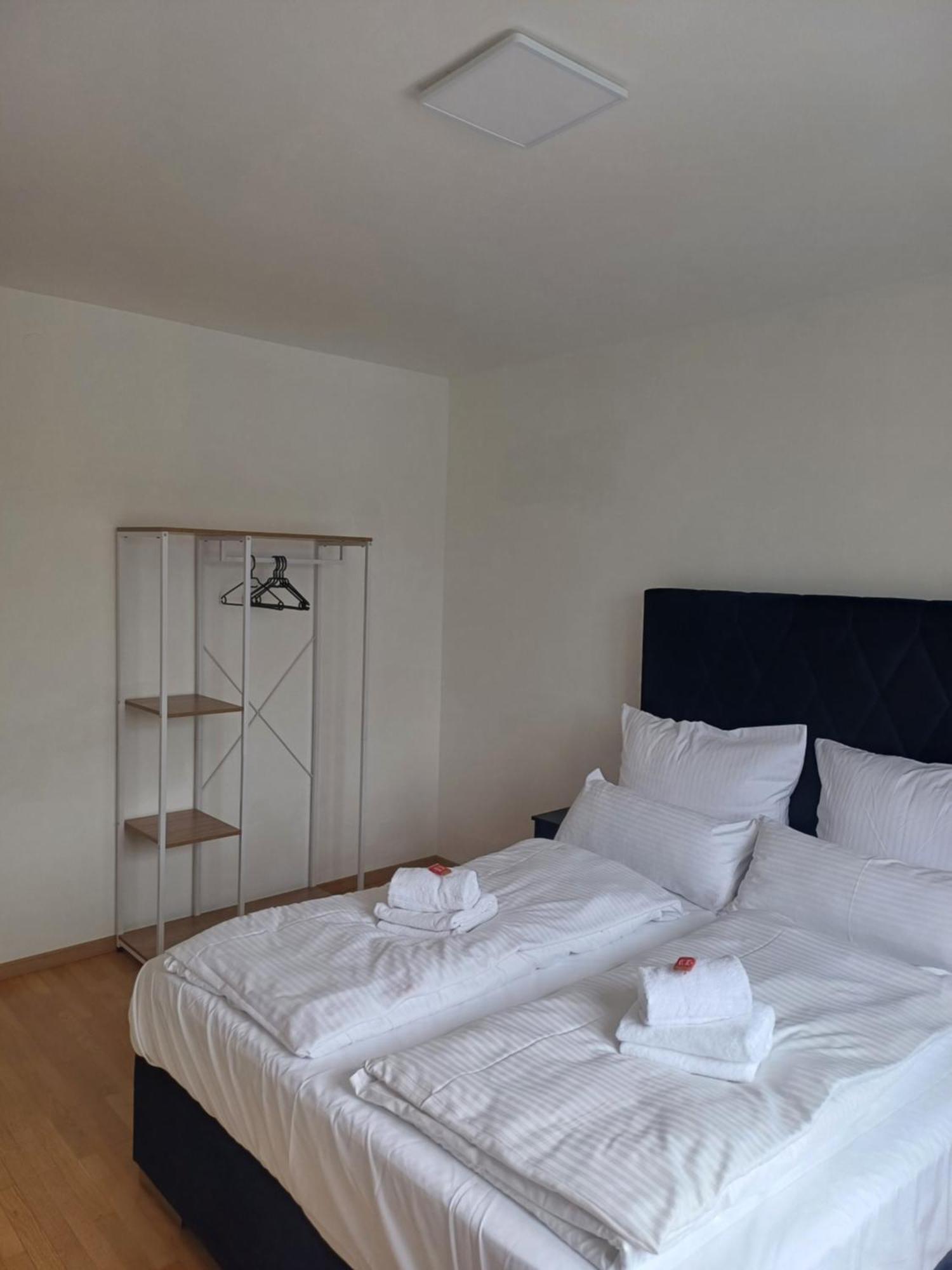 Crown Living Design Apartment - 2 Schlafzimmer - Kueche - Gratis Parkplatz - Abstellraum Fuer Fahrraeder/Ski Mader Exteriér fotografie