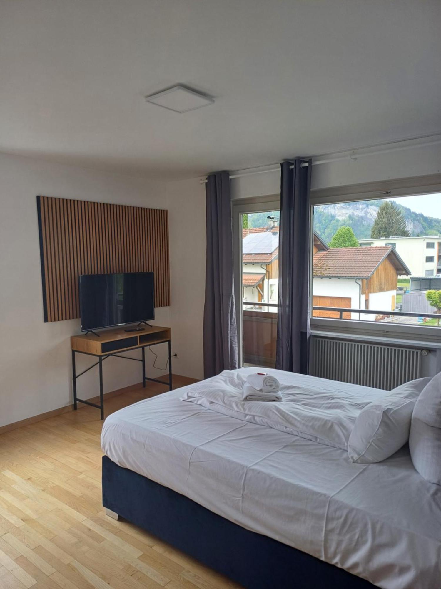 Crown Living Design Apartment - 2 Schlafzimmer - Kueche - Gratis Parkplatz - Abstellraum Fuer Fahrraeder/Ski Mader Exteriér fotografie